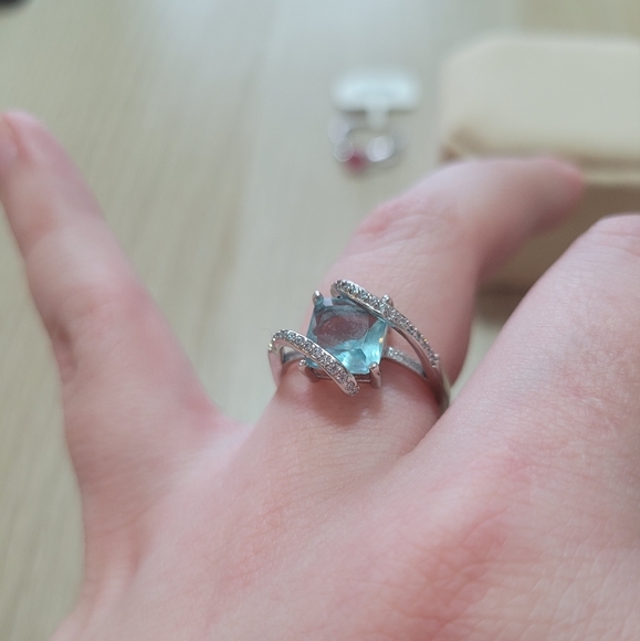 Ring, size 8 - Picture 2 of 2